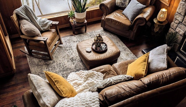 Cozy 2-bedroom cabin in serene Grants Pass with WiFi