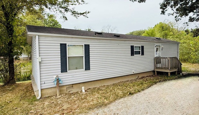 Cozy 2-bedroom cabin minutes from Kinkaid Lake boat ramp