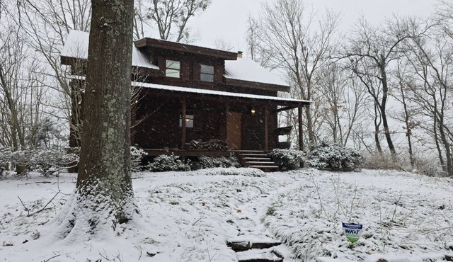 Cozy 2-bedroom cabin within National Park with stunning lake view!