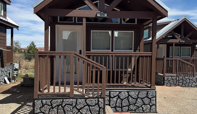 Cozy 2-bedroom cabin #106 in awesome Moab with AC, Wi-Fi
