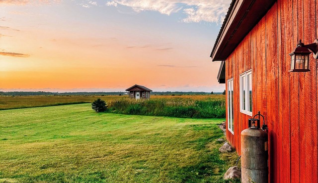 Cozy 2-bedroom cabin in charming Pickford with WiFi