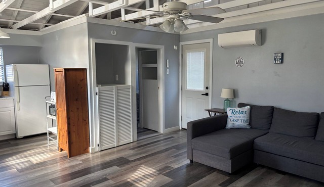 Cozy 2-bedroom cabin in peaceful Tow with AC