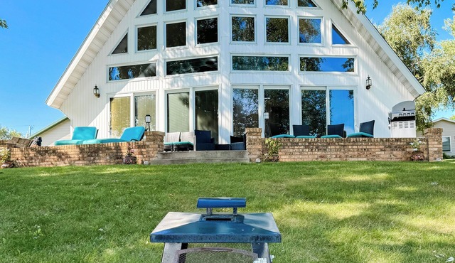 Cozy 2-bedroom cabin in serene Dent with AC, WiFi