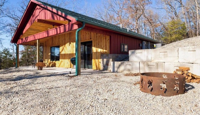Cozy 2-bedroom cabin in cotter with beautiful river views!