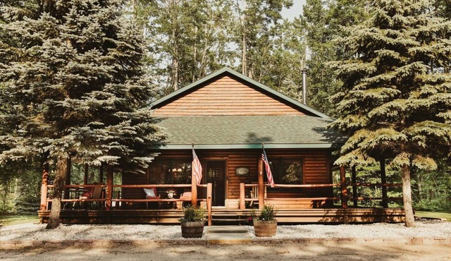 Cozy 2-bedroom cabin in Elmira-close to ski resorts, snowmobile trails and lakes
