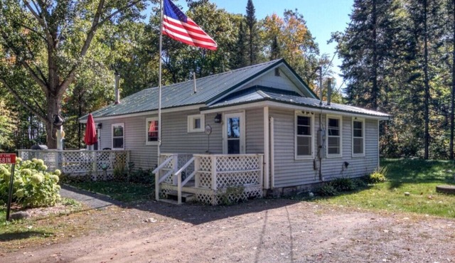 Cozy 2-bedroom cabin in the beautiful Northwoods on Lac Courte Orielles Lake!