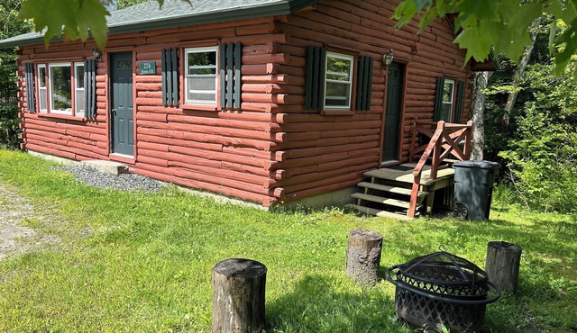 Cozy 2-bedroom cabin near Mount Snow 3 min drive