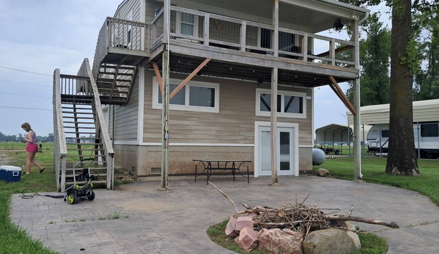 Cozy 2-bedroom cabin on fantastic Big Lake