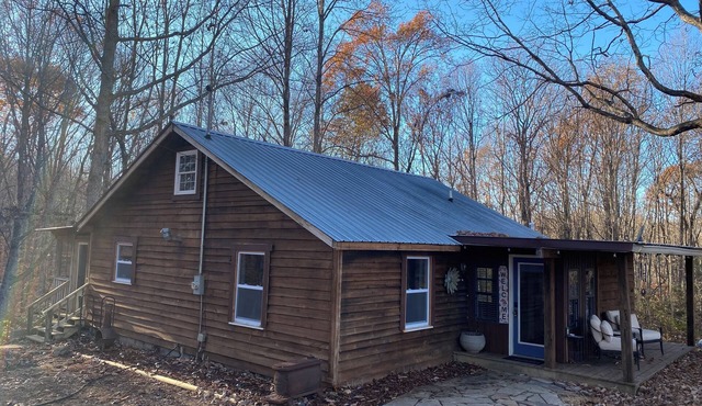 Cozy 2-bedroom cabin on 5 private acres in charming Pegram, TN