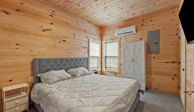 Cozy 2-Bedroom Cabin Overlooking Beautiful Lake Cumberland