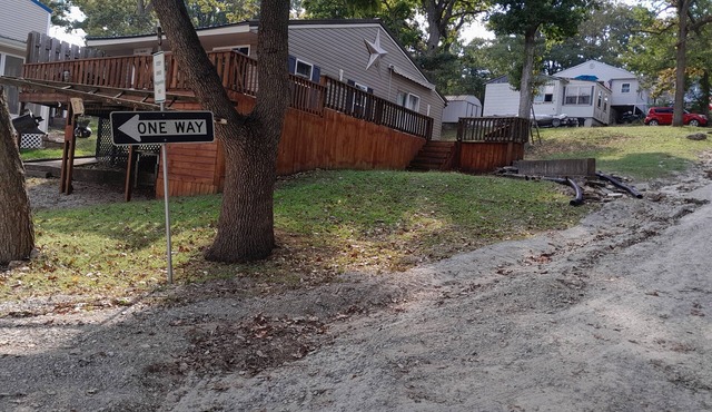 Cozy 2-bedroom cabin. Private dock. Lake of the Ozarks - 89.5 mile marker.