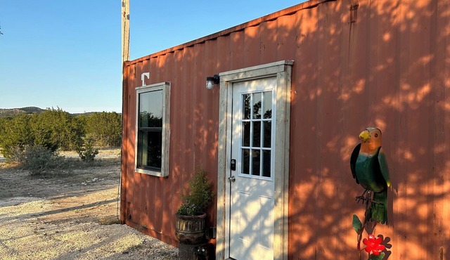 COZY 2 BEDROOM CABIN 1/2 MILE FROM NUECES RIVER.