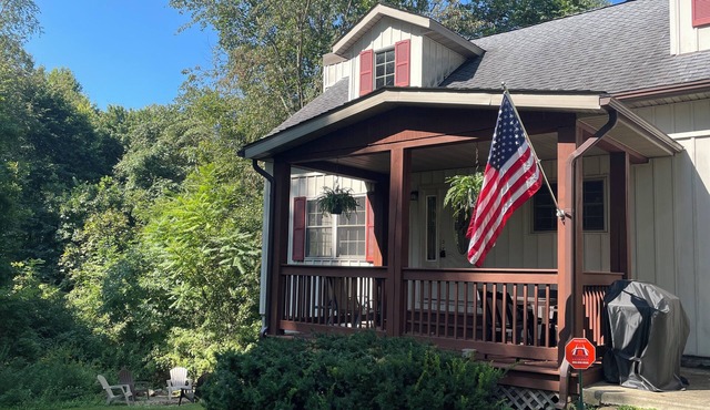 Cozy 2 bedroom cabin with large loft near Salt Fork Park and Lake with WiFi, AC