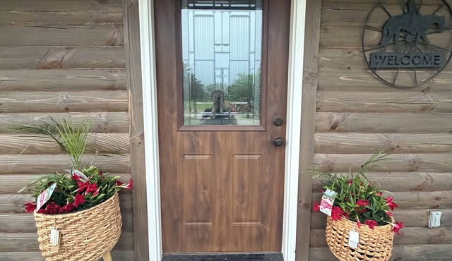 Cozy 2 bedroom cabin secluded by private lake & 40 acres Relax outdoors in peace