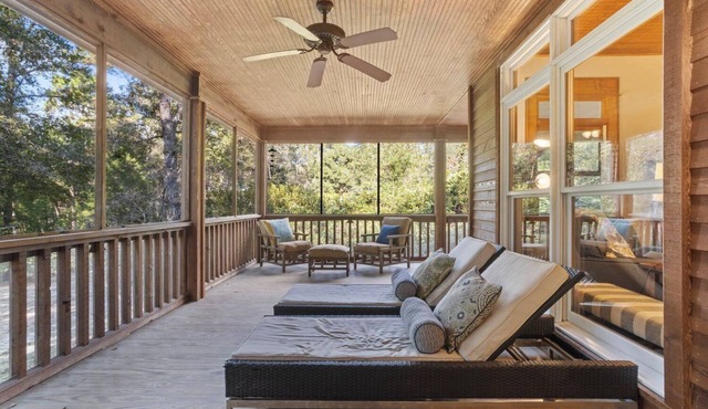 Cozy 2-bedroom cabin on the river in Vancleave