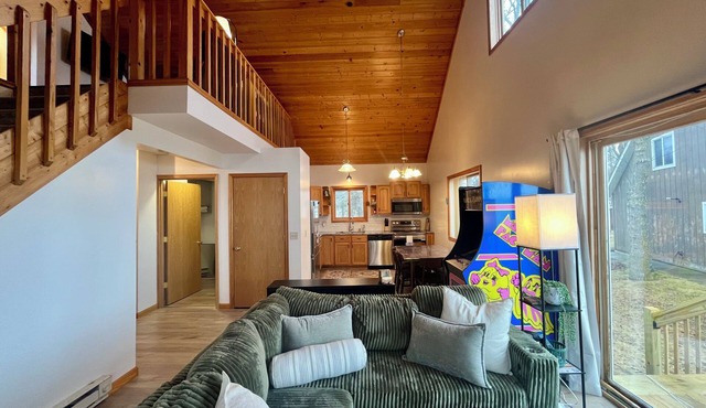 Cozy 2-bedroom cabin w loft in peaceful Isle