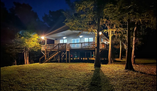 Cozy 2-bedroom cabin with WiFi, AC in tranquil Doyline