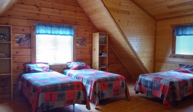 Cozy 2 bedroom cabin with spacious loft perfect for the family