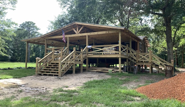 Cozy 2-bedroom cabin with AC on the Pearl River in Angie. LA