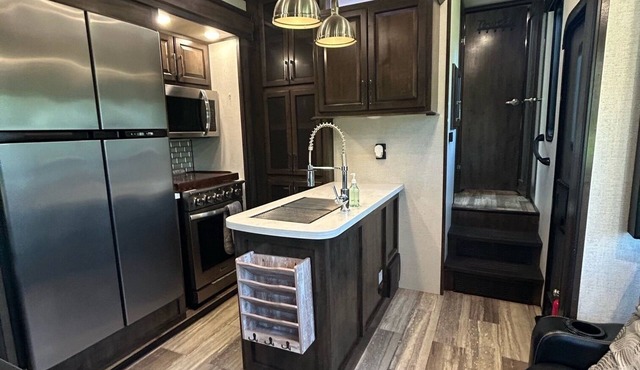 Cozy 2-bedroom campground in peaceful Yankeetown with WiFi, AC
