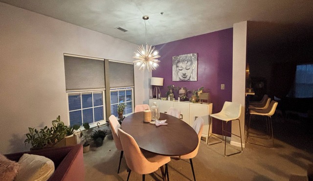 Cozy 2-bedroom condo in Owings Mills close to plenty of shops & restaurants.