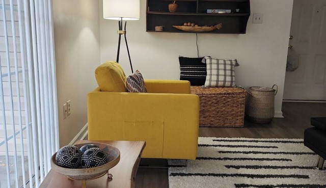 Cozy 2-bedroom condo in charming Stephens City