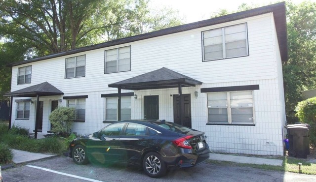 Cozy 2-bedroom condo with WiFi, AC in quiet NW Gainesville, FL