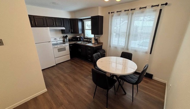 Cozy 2-bedroom condo with WiFi, AC in welcoming Grand Forks