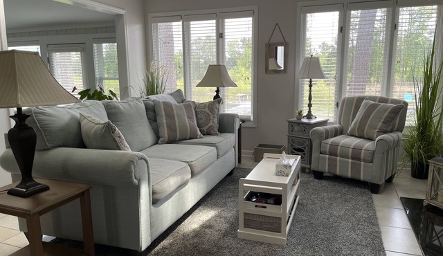 Cozy 2-Bedroom Condo, Enclosed Patio/Queen Sleeper sofa, Sleeps 8