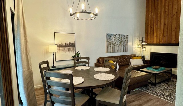 Cozy 2-bedroom condo in Twin Lakes Village - golf, lake, pool