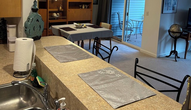 Cozy 2-bedroom condo in peaceful Syracuse.