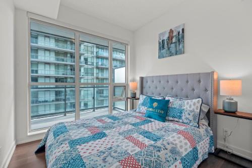 Cozy 2 Bedroom Condo in Dunfield Ave Downtown Toronto