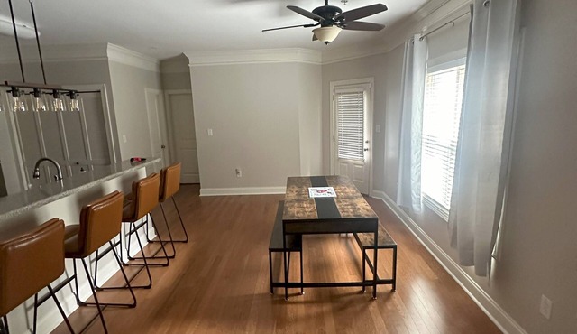 Cozy 2-bedroom condo in amazing Athens with WiFi, AC close to Campus & 5 points