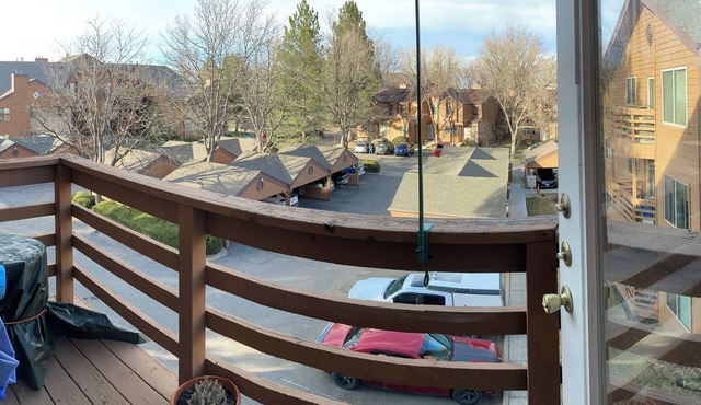 Cozy 2-bedroom condo in charming Boulder with AC, WiFi