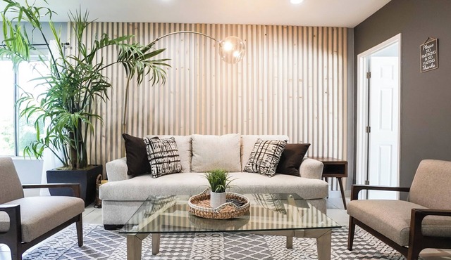 Cozy 2-bedroom condo in peaceful studio city with AC
