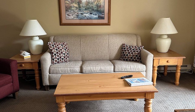 Cozy 2-bedroom condo in beautiful Laconia near Weirs Beach