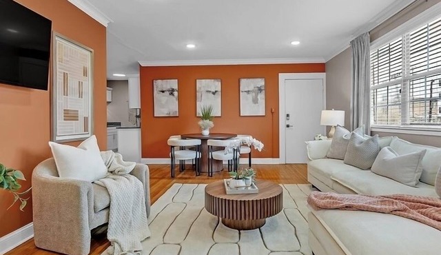 Cozy 2-bedroom condo in charming Memphis with FREE parking