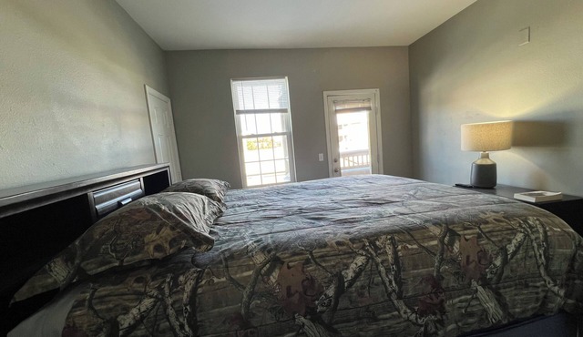 Cozy 2-bedroom condo in fabulous Parker with fitness room, WiFi