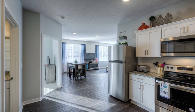 Cozy 2-Bedroom Condo in Vibrant Urban Omaha with Convenient Designated Parking