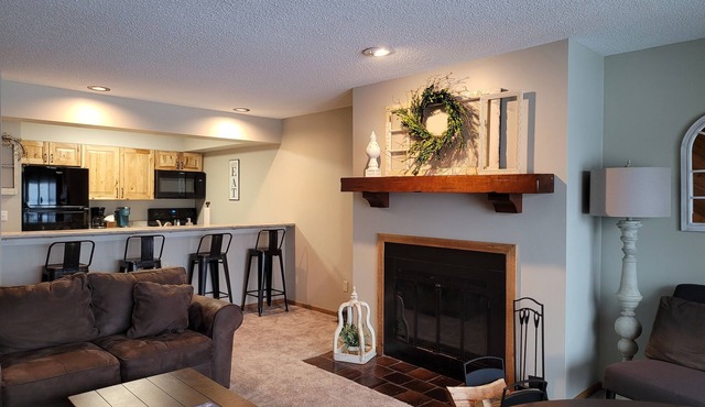 Cozy 2-Bedroom Condo, Stunning Golf Course Views – Perfect for Families & Groups