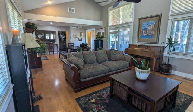 Cozy 2-bedroom condo with WiFi, AC in welcoming Centennial