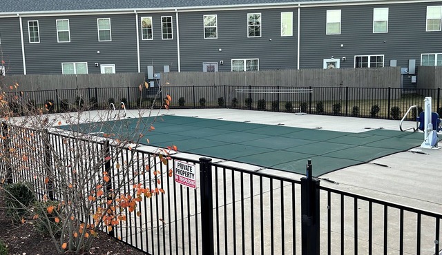 Cozy 2-bedroom condo in wonderful Chesapeake with fitness room, WiFi