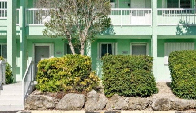 Cozy 2-bedroom condo with AC, WiFi in charming Key Largo