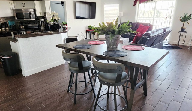 Cozy 2-bedroom condo style unit near strip/convention center