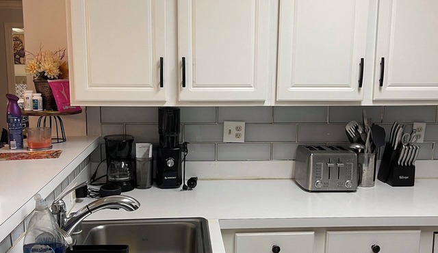 Cozy 2-bedroom condo in enchanting Pikesville with AC, WiFi