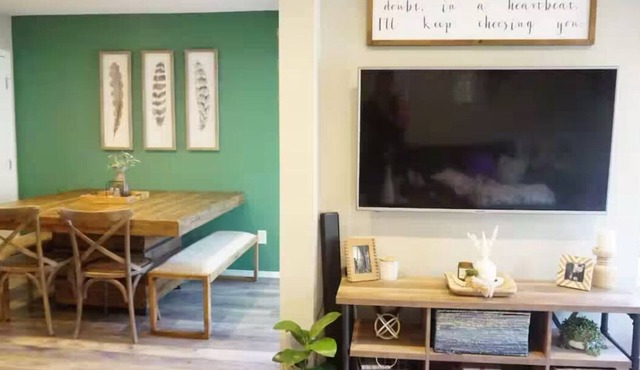 Cozy 2-bedroom condo in peaceful Riverside - Entire Place
