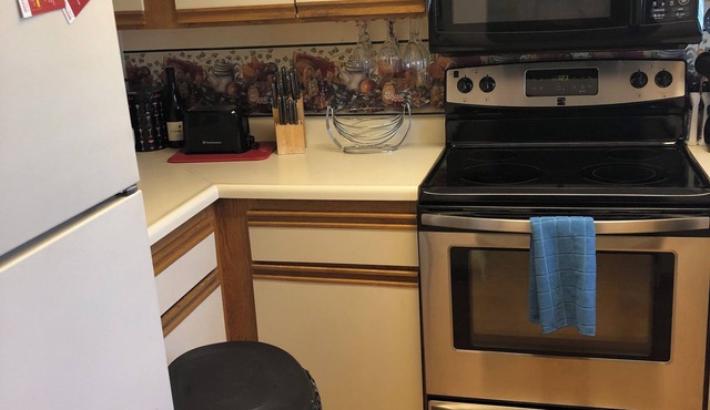 Cozy 2-bedroom condo in lovely San Mateo with fitness room, WiFi
