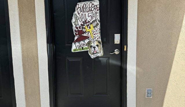 Cozy 2-bedroom condo in Starkville. Close to MSU and all attractions