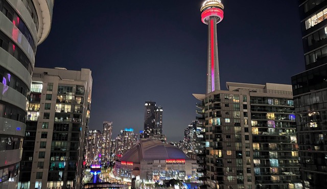 Cozy 2-bedroom condo with AC, fitness room in pleasant Toronto downtown