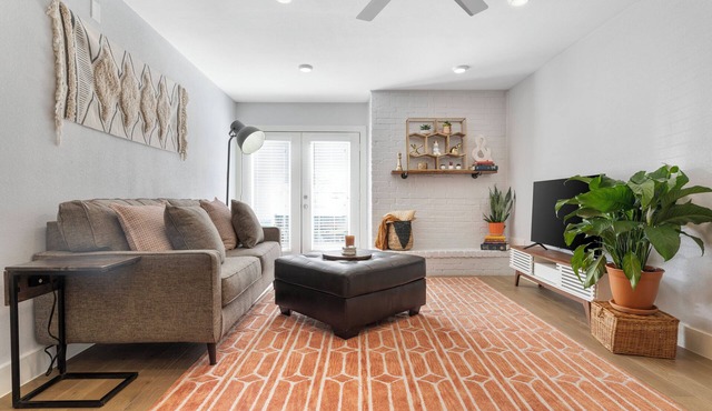 Cozy 2-bedroom condo with AC and WiFi in lovely Austin